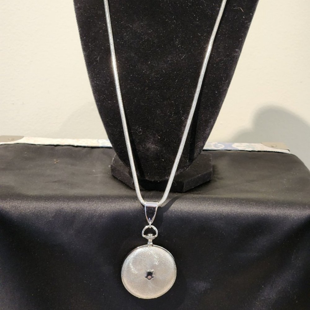 Vintage Silver Toned Metal Circular Locket Necklace